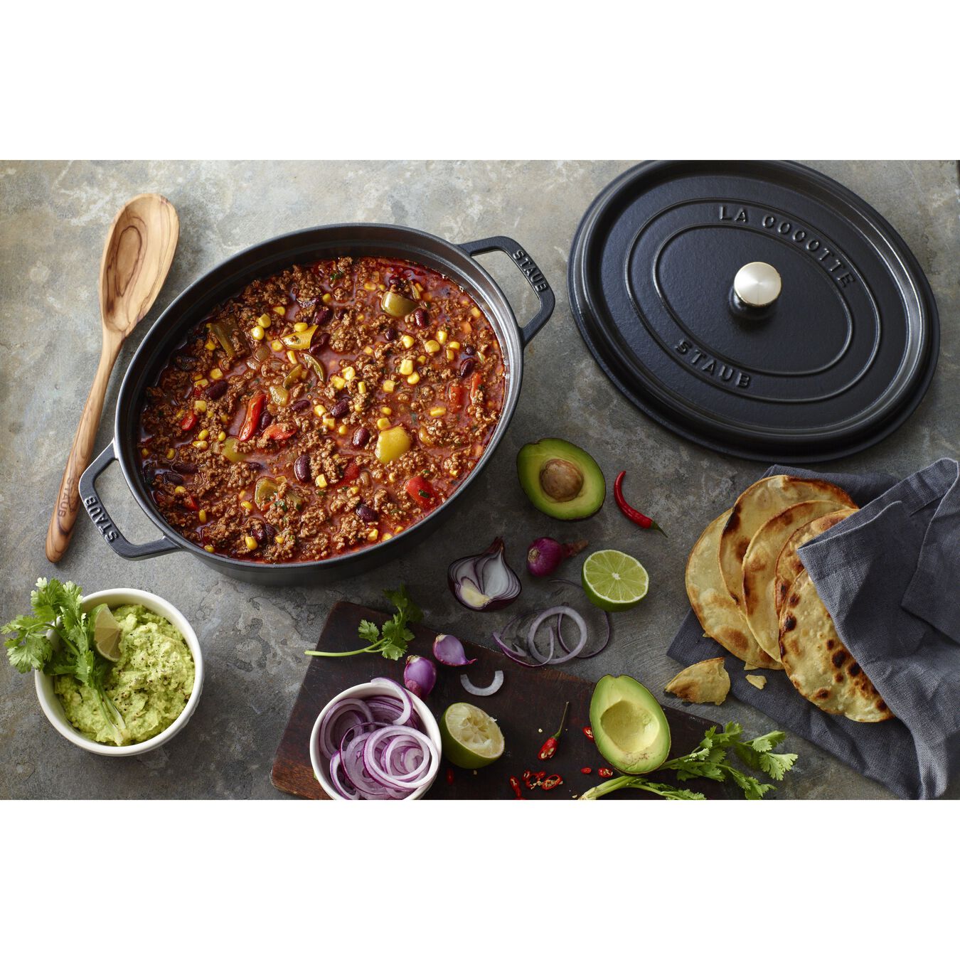 STAUB LA COCOTTE GIETIJZEREN BRAADPAN OVAAL, ZWART - TWEE FORMATEN - Oosterlinck