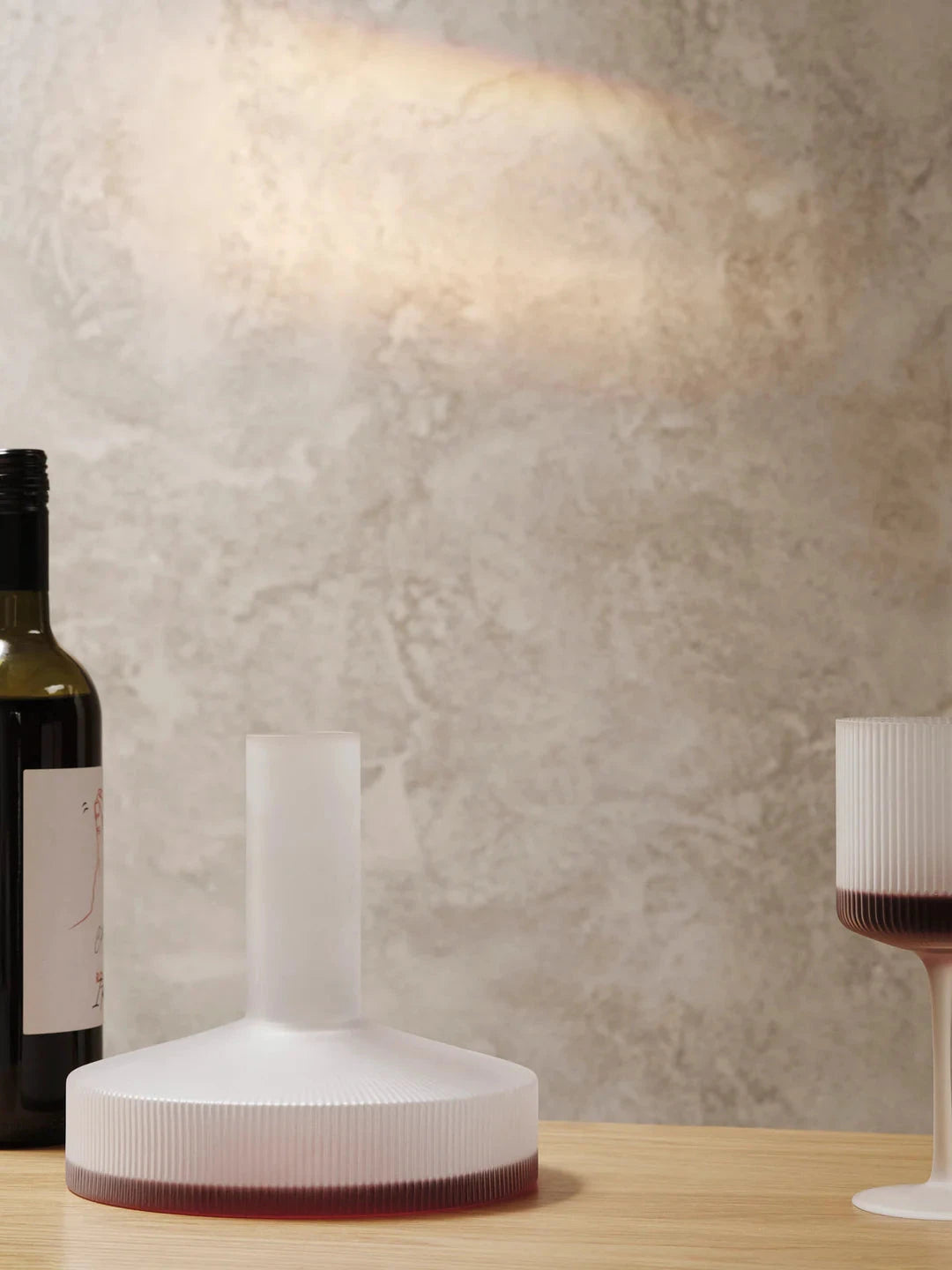Ferm Living Ripple wijnkaraf - Oosterlinck