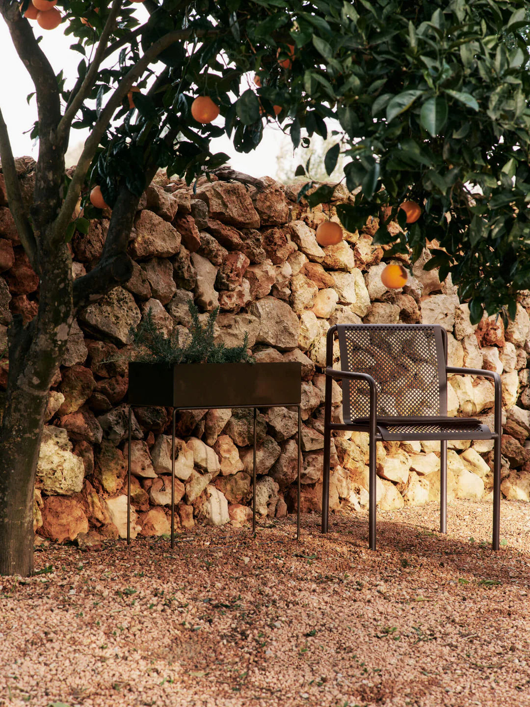 Ferm Living Dapple armstoel - Oosterlinck