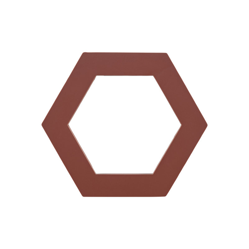 Zone Denmark Bold potonderzetter op een gedekte tafel, beschermt het oppervlak onder hete pannen.