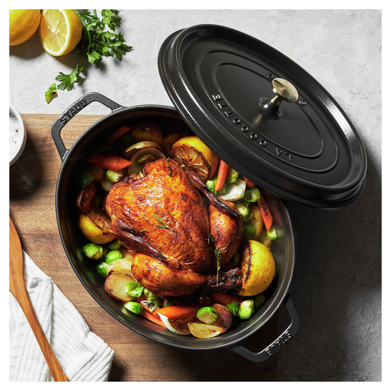 STAUB LA COCOTTE GIETIJZEREN BRAADPAN OVAAL, ZWART - TWEE FORMATEN - Oosterlinck