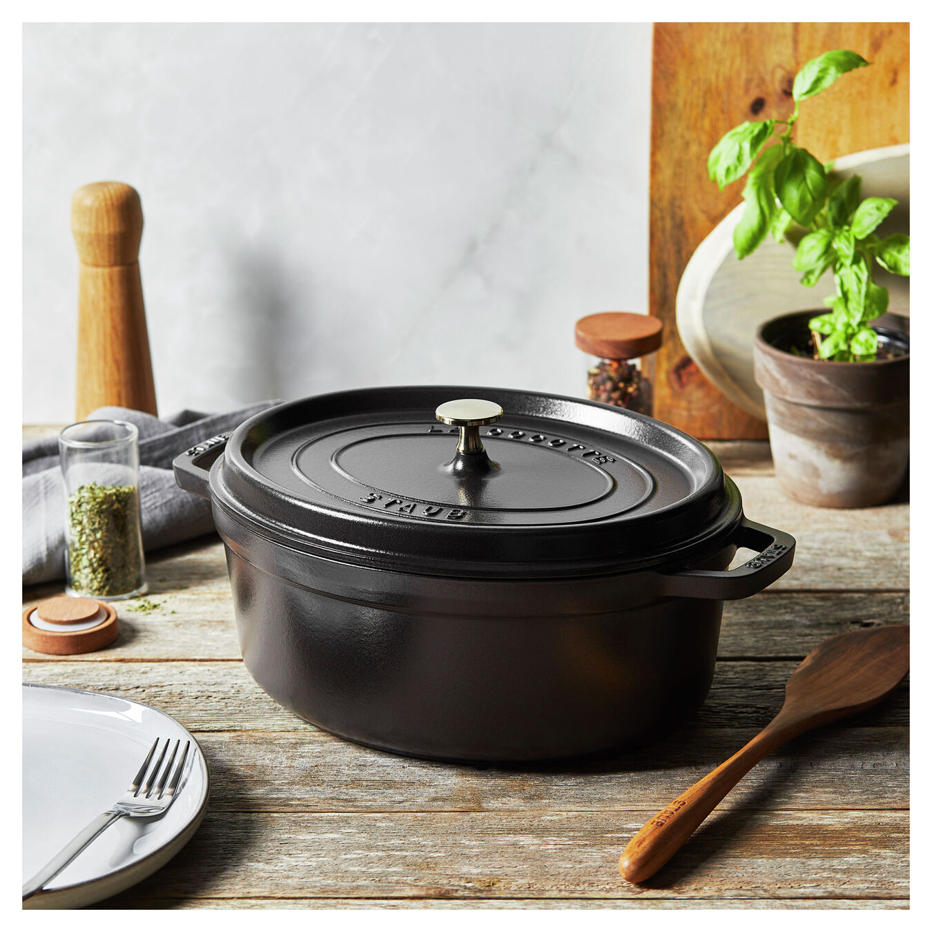 STAUB LA COCOTTE GIETIJZEREN BRAADPAN OVAAL, ZWART - TWEE FORMATEN - Oosterlinck