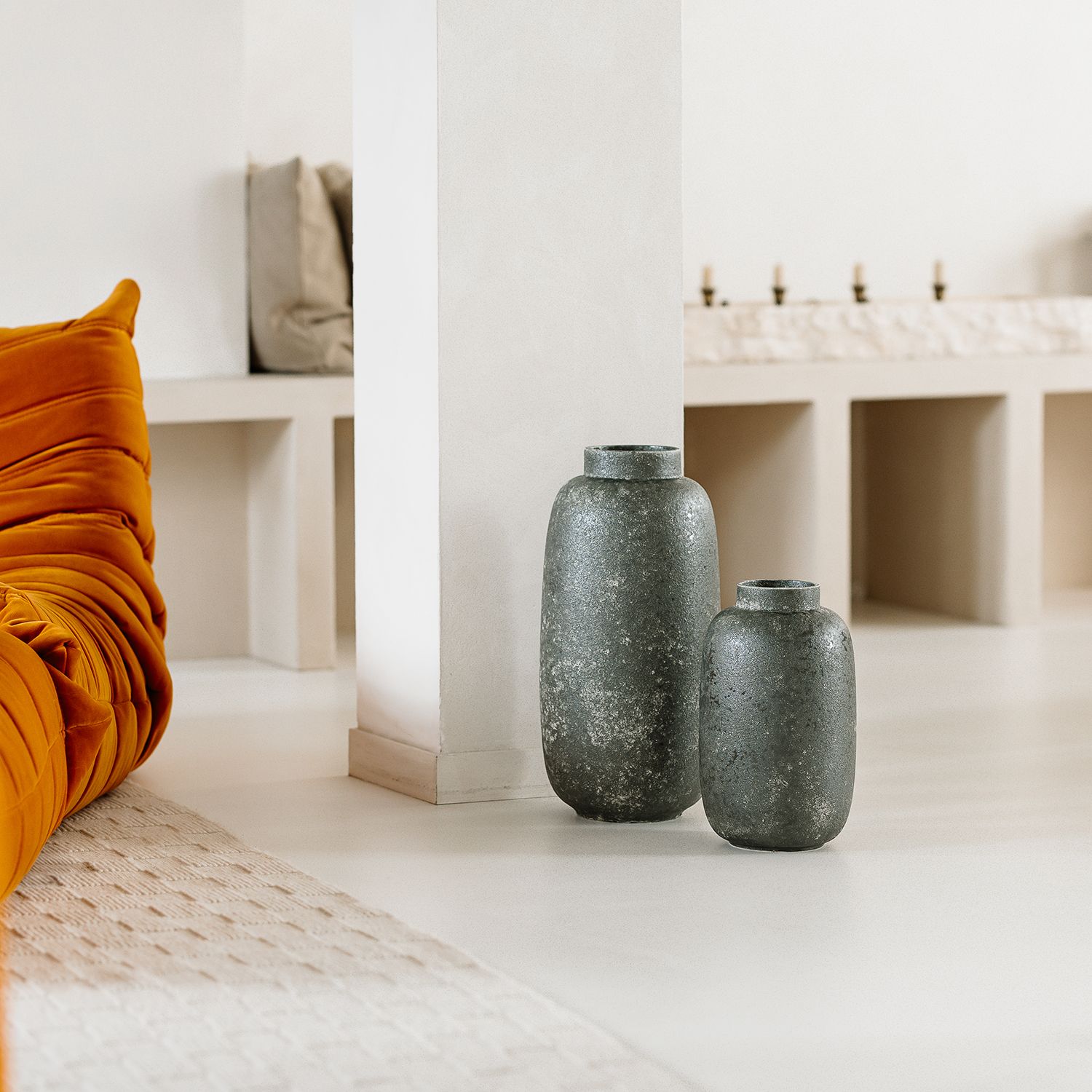 Salt&Pepper Bullet vaas smalle opening groen - Oosterlinck Home