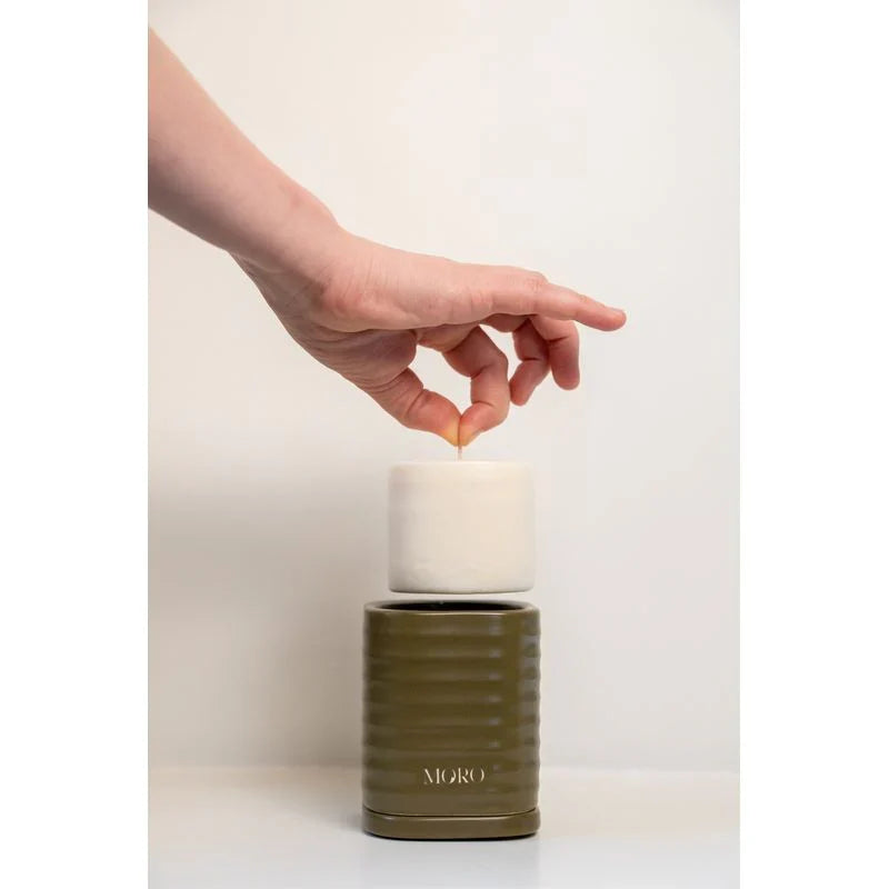 Moro Essentials geurkaars met agarwood- en ambergeur in stijlvolle kaarsverpakking
