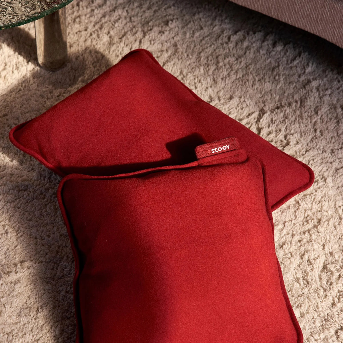 Stoov Ploov Flex oplaadbaar warmtekussen 45x60cm in aardse rode kleur, geschikt voor gebruik als kussen of deken.