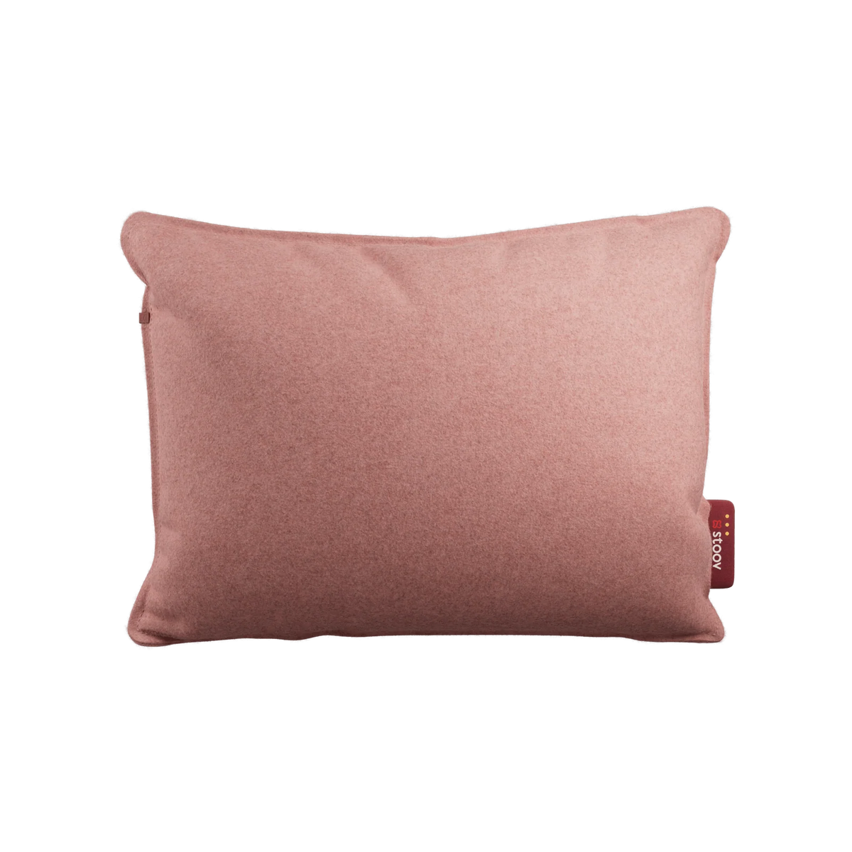 Stoov Ploov Flex oplaadbaar warmtekussen 45x60cm, zachtroze kleur, ligt uitgestrekt op een bed of bank.