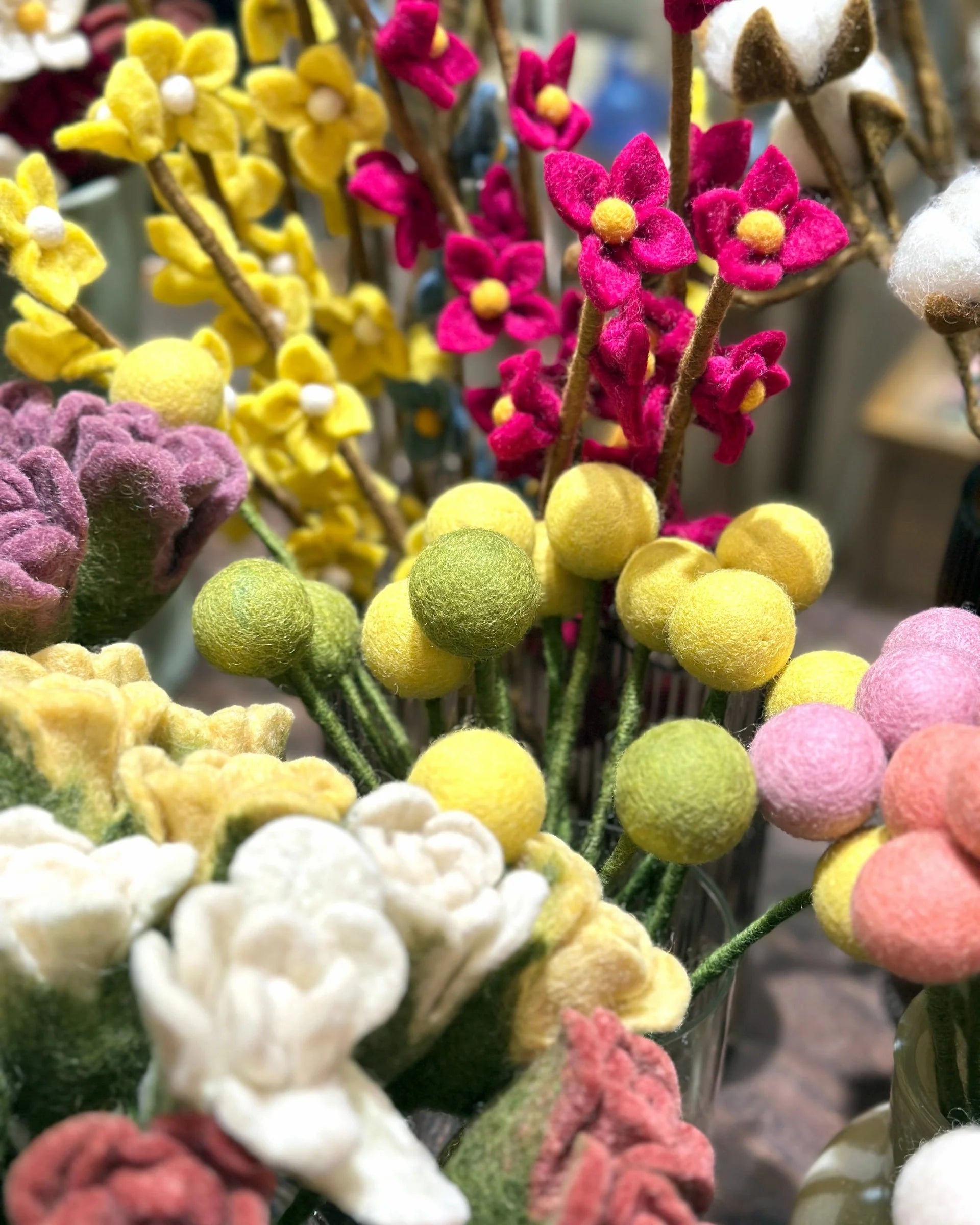 Gry & Sif Flower bolletje vilt - 2 maten - Oosterlinck Home