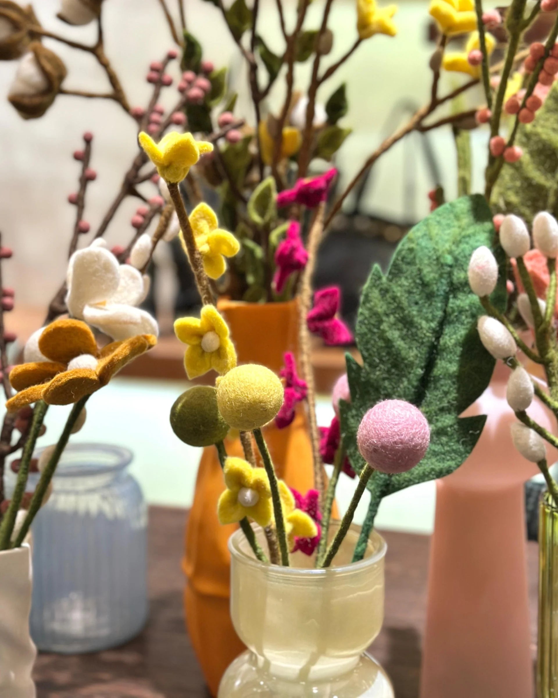 Gry & Sif Flower bolletje vilt - 2 maten - Oosterlinck Home