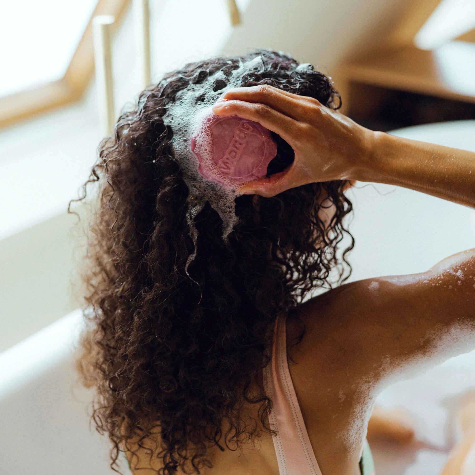 Wondr Limited Edition: The Wondr of Gifting Cinnamon All-in- 1 bar XL Hair & Body