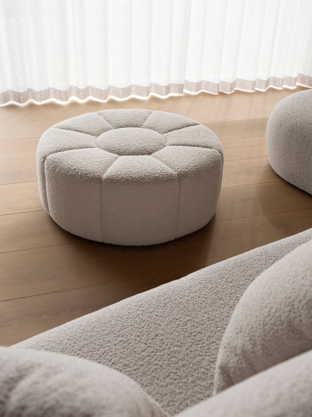 Flexlux Zona pouf in 60x60cm, zacht en comfortabel loungemerk, geschikt als zithoek of decoratief accessoire.