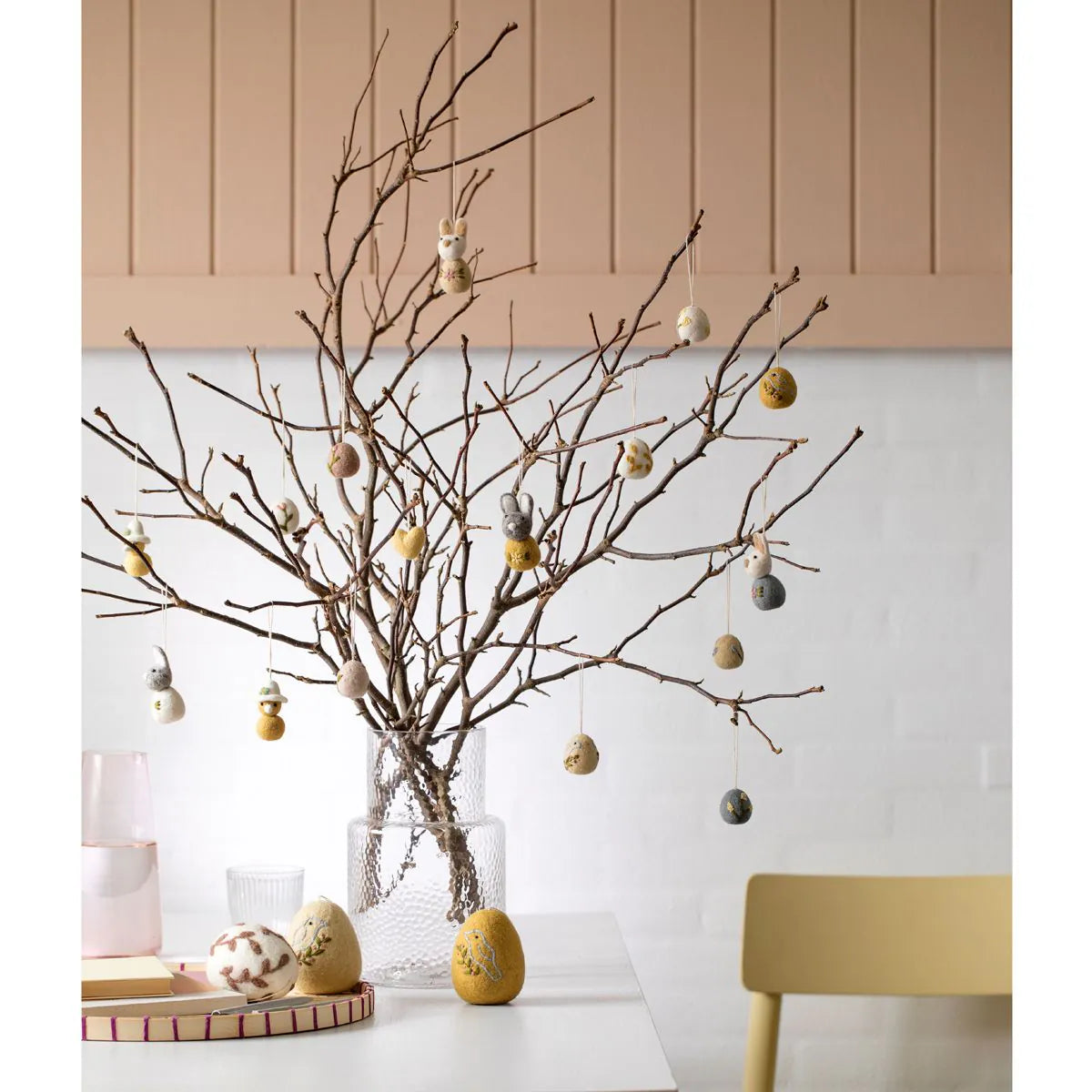 Gry & Sif Eitjes geborduurd met madeliefje in vilt - set van 3 - Oosterlinck Home