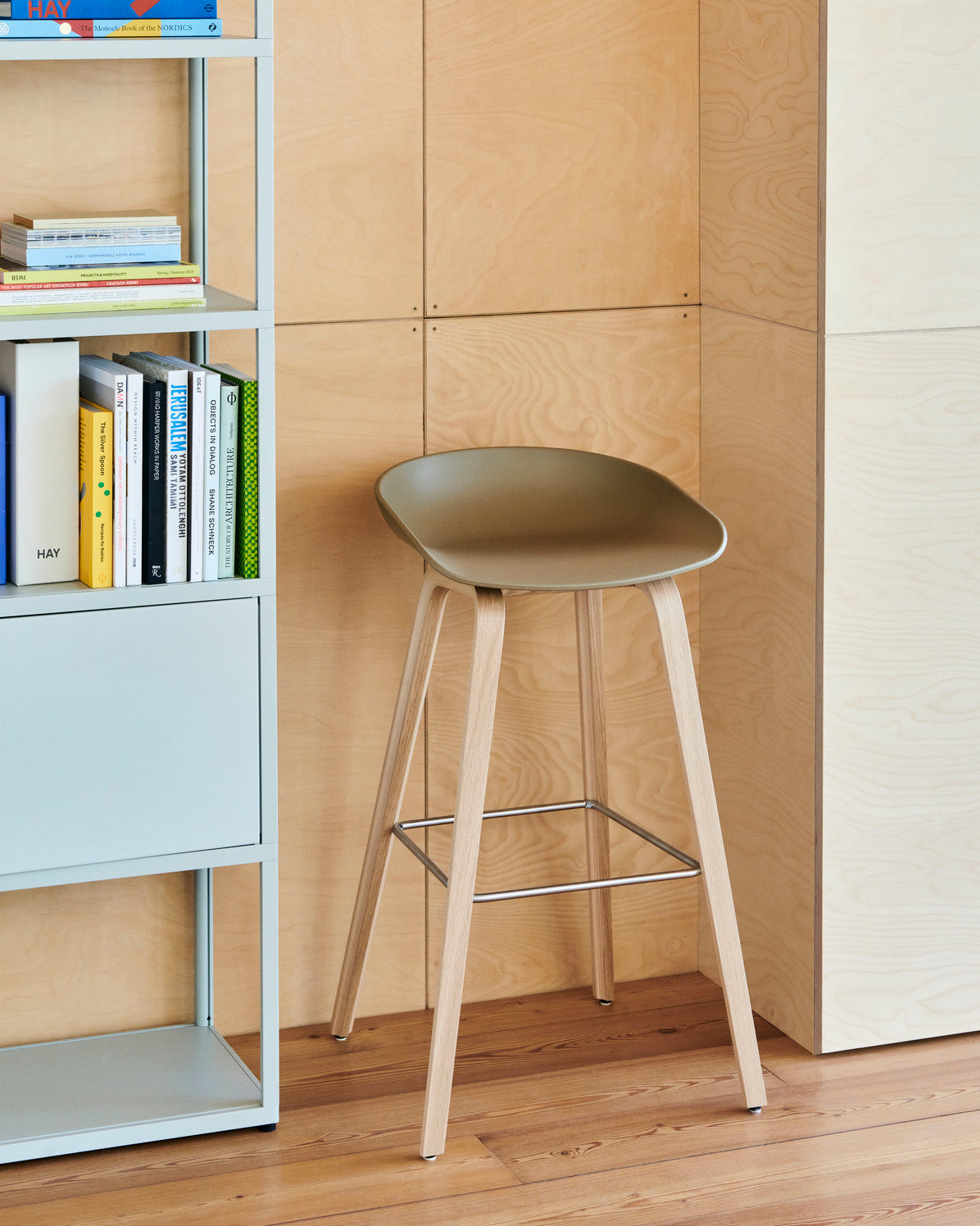 HAY - AAS32 About a stool barkruk - onderstel helder gelakt eik - high - Oosterlinck