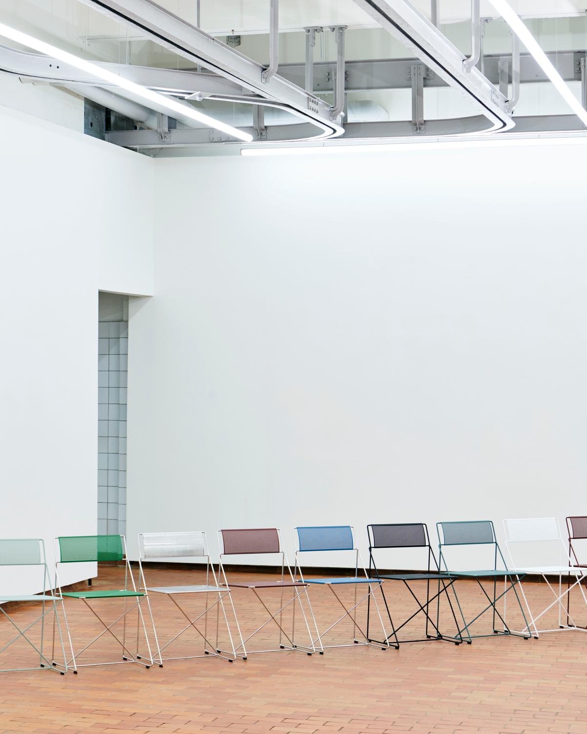 Hay X-line stoel - gegalvaniseerd onderstel - Oosterlinck