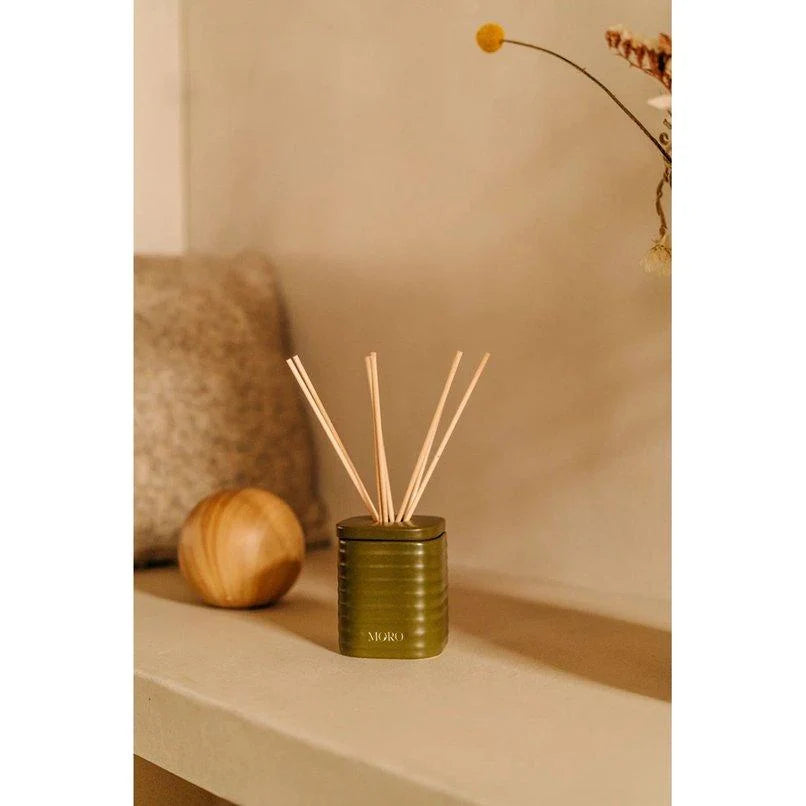 Moro Essentials geurkaars met agarhout- en ambergeur in stijlvolle houder