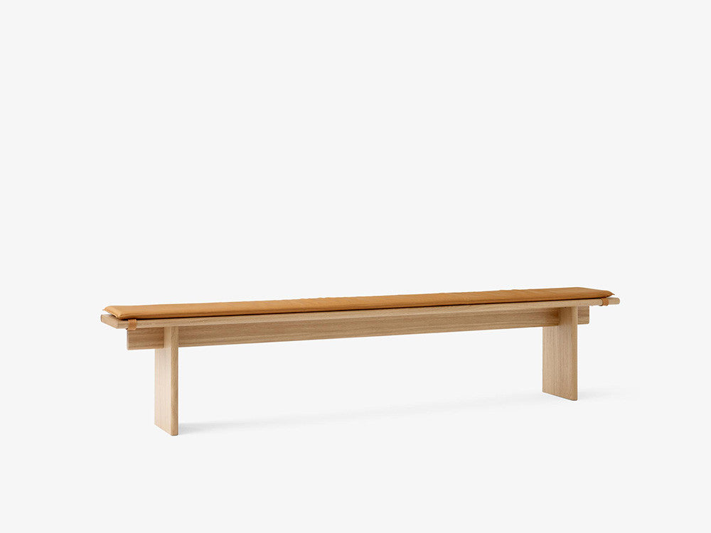 &Tradition Ita Tafel + bank met cognac kussen 260cmX95cm -40%