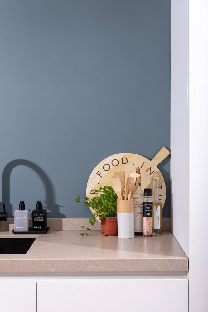 Jens Living Keukengerei in houder - zwart of off white - Oosterlinck