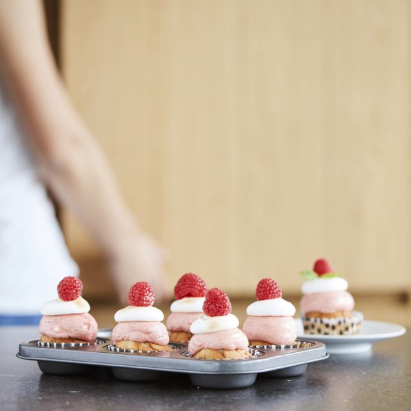 Point-Virgule Bakvorm met anti-aanbaklaag voor 12 cupcakes - Oosterlinck