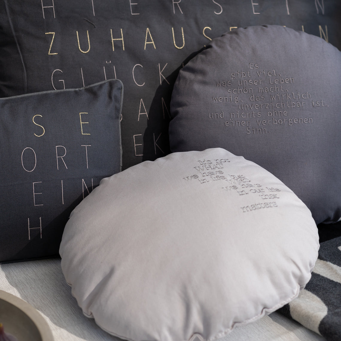 Räder Kussen It is not what we have, but who we have in life that matters. - Oosterlinck Home