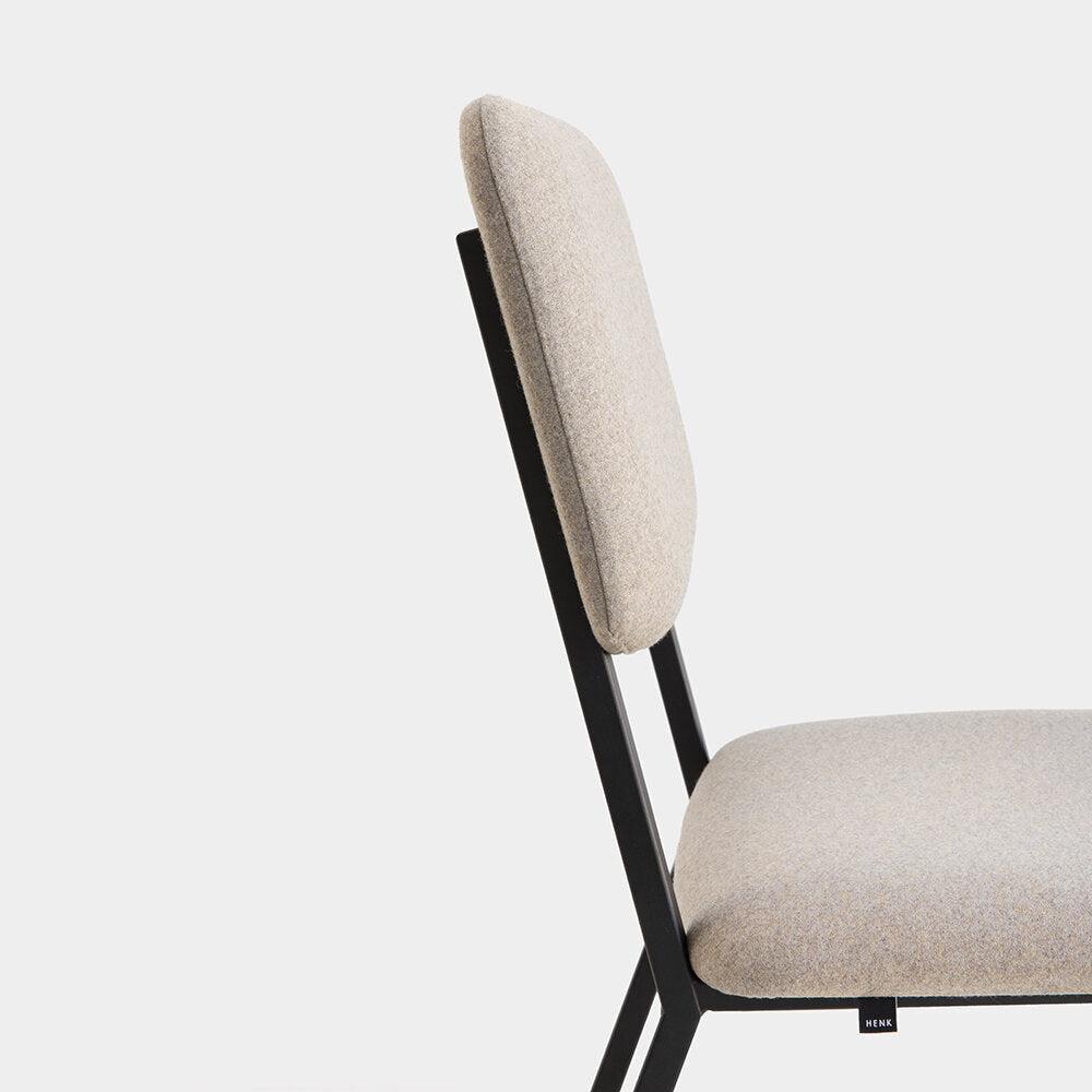Studio Henk - CO chair zwart frame - diverse bekleding. - Oosterlinck