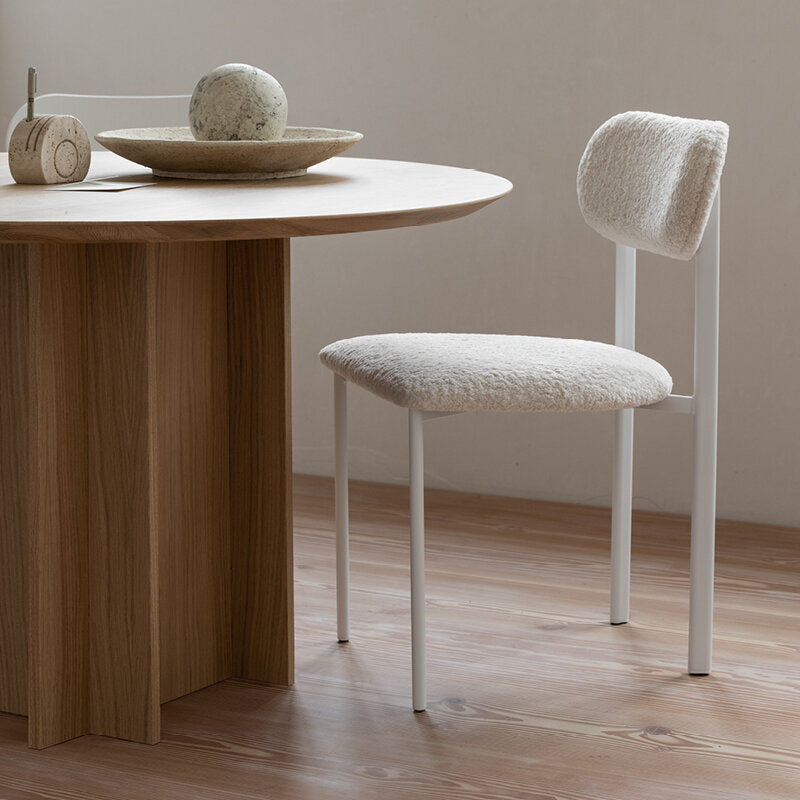 Studio Henk - Oblique chair beklede rug en wit frame - diverse stoffen - Oosterlinck