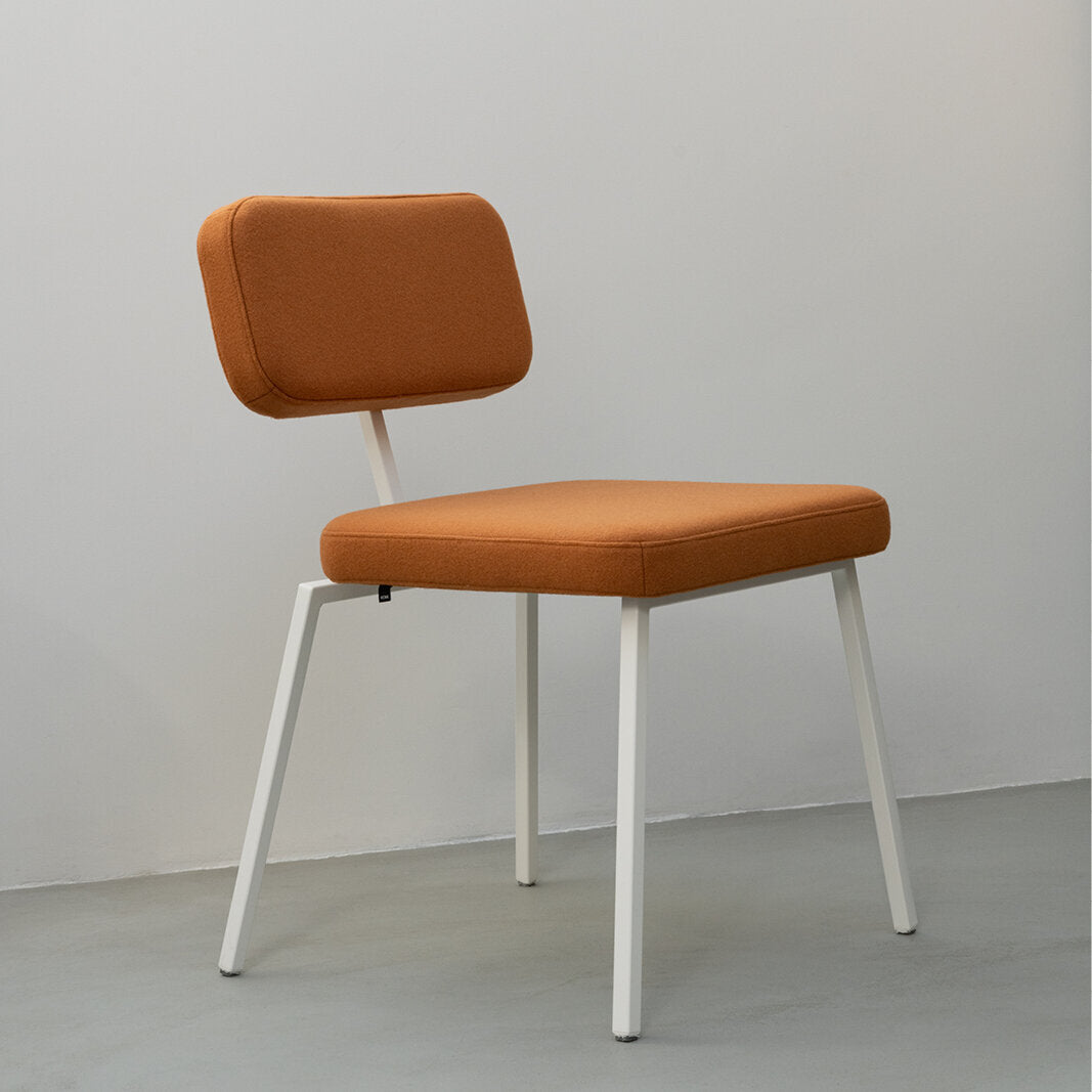 Studio Henk - ODE stoel wit frame - diverse bekleding. - Oosterlinck
