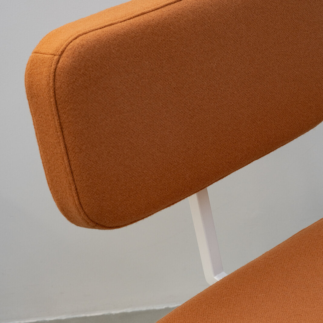 Studio Henk - ODE stoel wit frame - diverse bekleding. - Oosterlinck