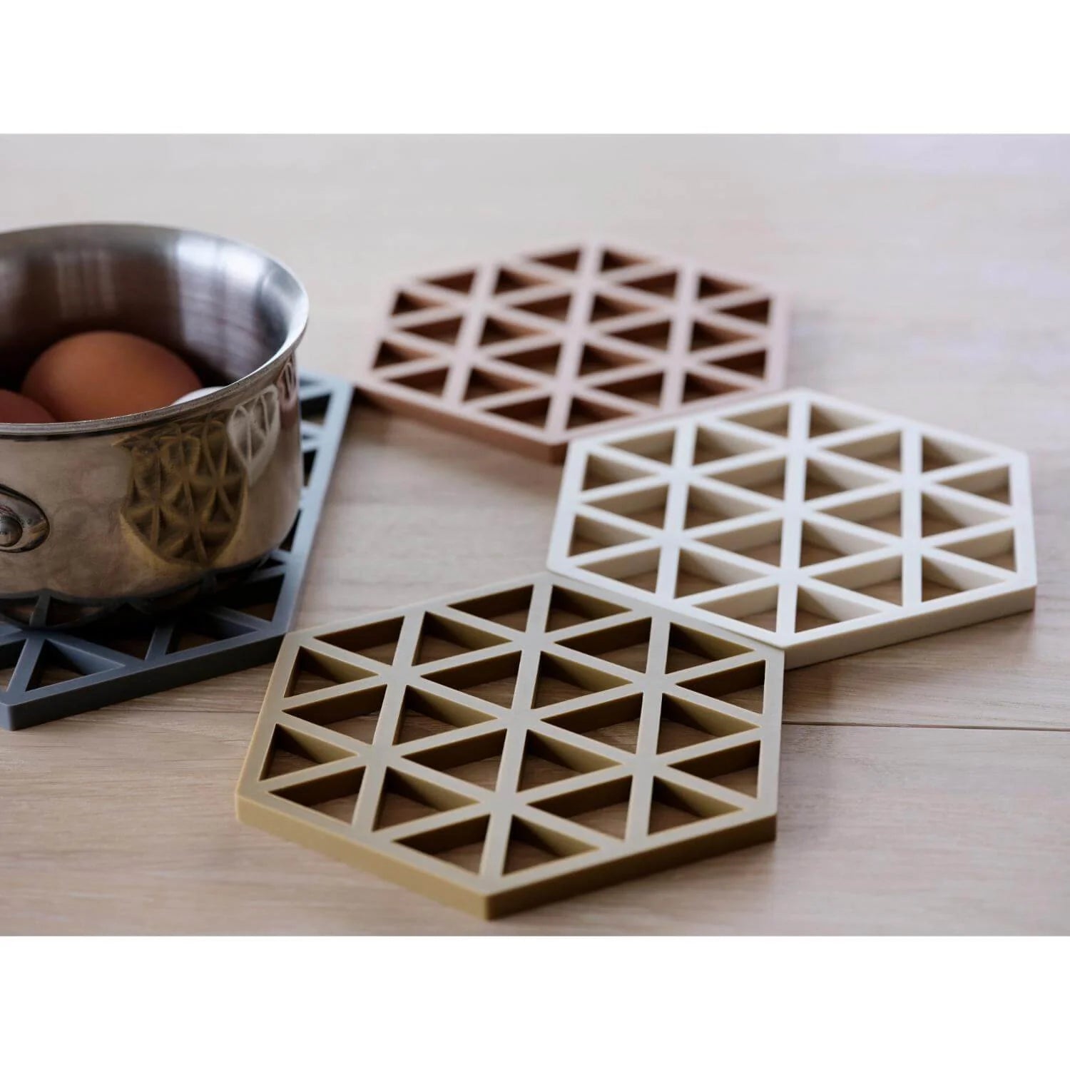 Zone Denmark Triangles kookpotonderzetters - Oosterlinck Home