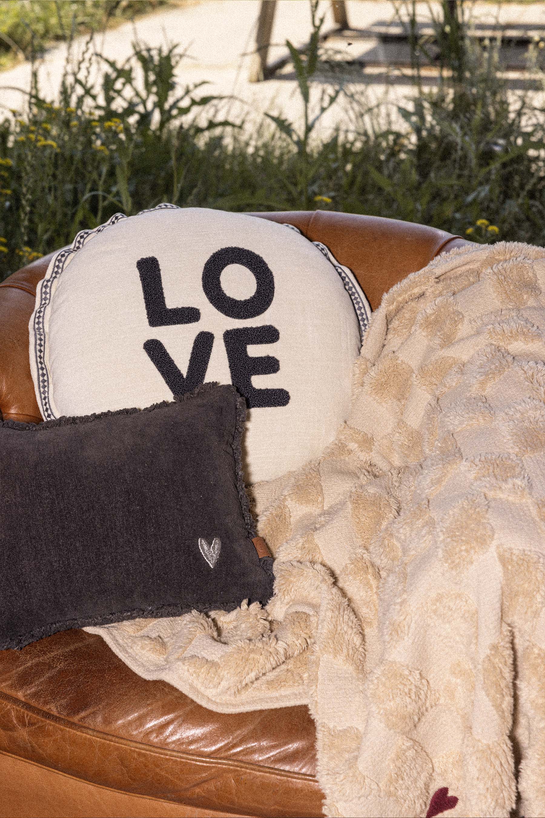 ZUSSS Kussen Rond Love - Oosterlinck Home