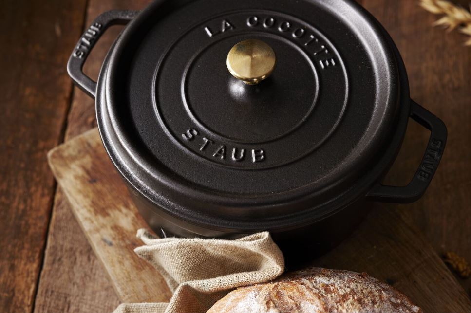 STAUB LA COCOTTE GIETIJZEREN BRAADPAN ROND, ZWART - VERSCHILLENDE FORMATEN - Oosterlinck