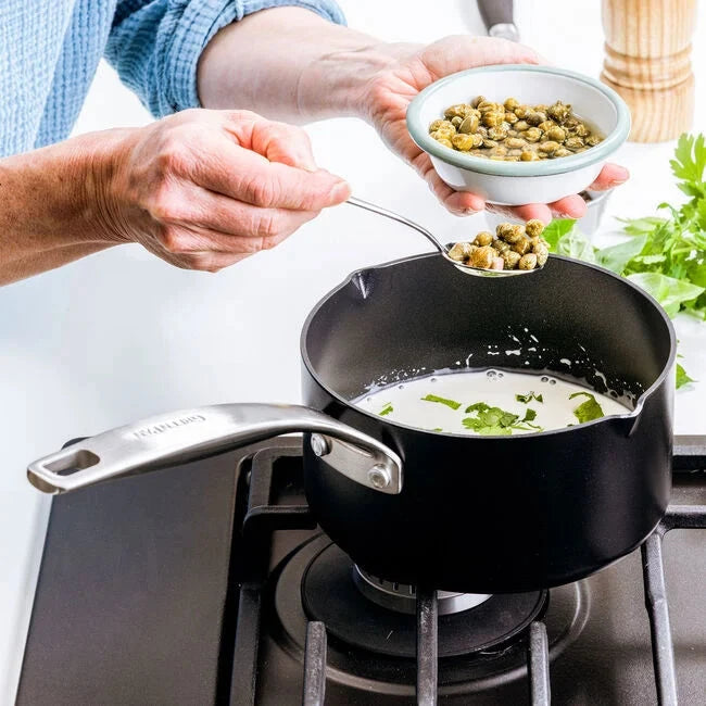 Greenpan Copenhagen steelpan met giettuit- verschillende maten - Oosterlinck