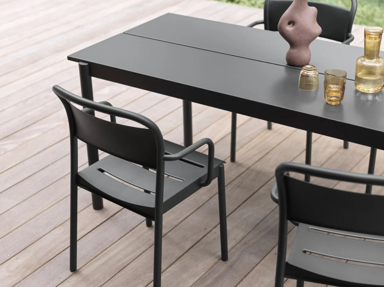 Muuto Linear Steel Table - verschillende varianten - Oosterlinck
