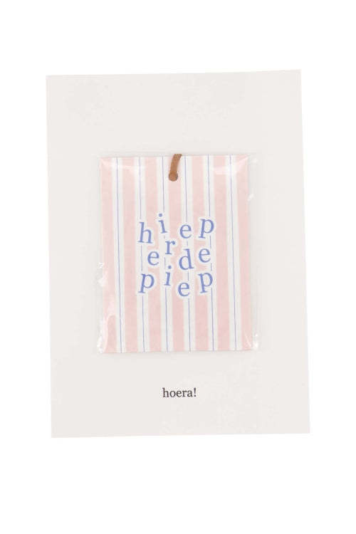 Zusss  Wenskaart met geurzakje Hoera - Oosterlinck Home