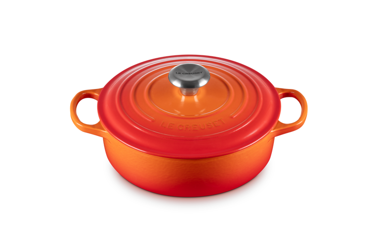 Le Creuset  Lage ronde Signature gietijzer stoofpot 24 cm oranjerood vulcanique -40% - Oosterlinck