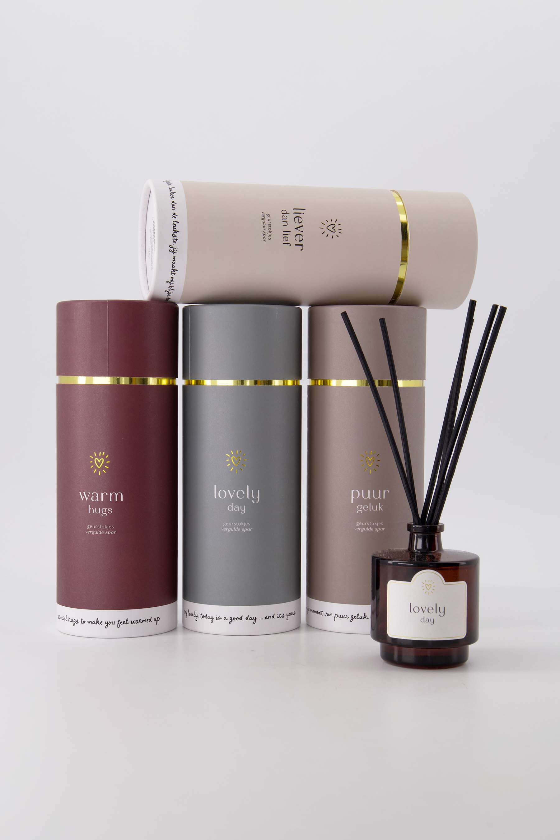 Zusss  Diffuser met geurstokjes in geschenkkoker  - diverse kleuren/teksten - Oosterlinck Home