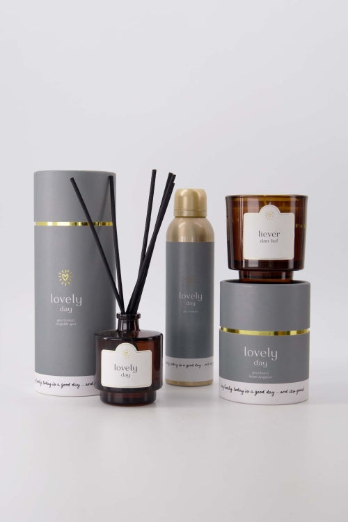 Zusss  Diffuser met geurstokjes in geschenkkoker  - diverse kleuren/teksten - Oosterlinck Home