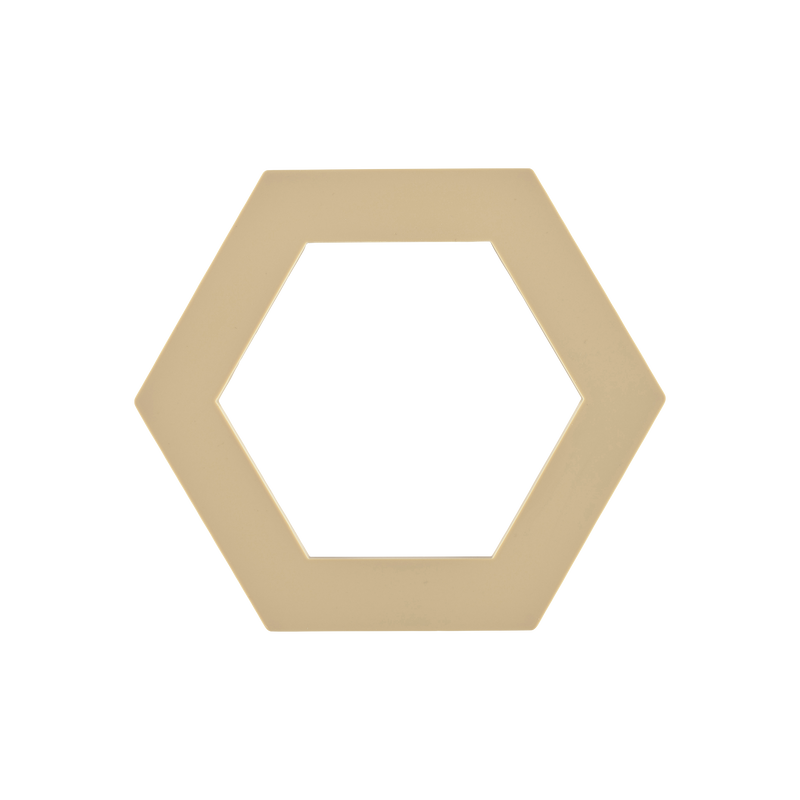 Zone Denmark Bold potonderzetter op een gedekte tafel, beschermt oppervlak met stijlvolle, roestvrijstalen onderzetter.