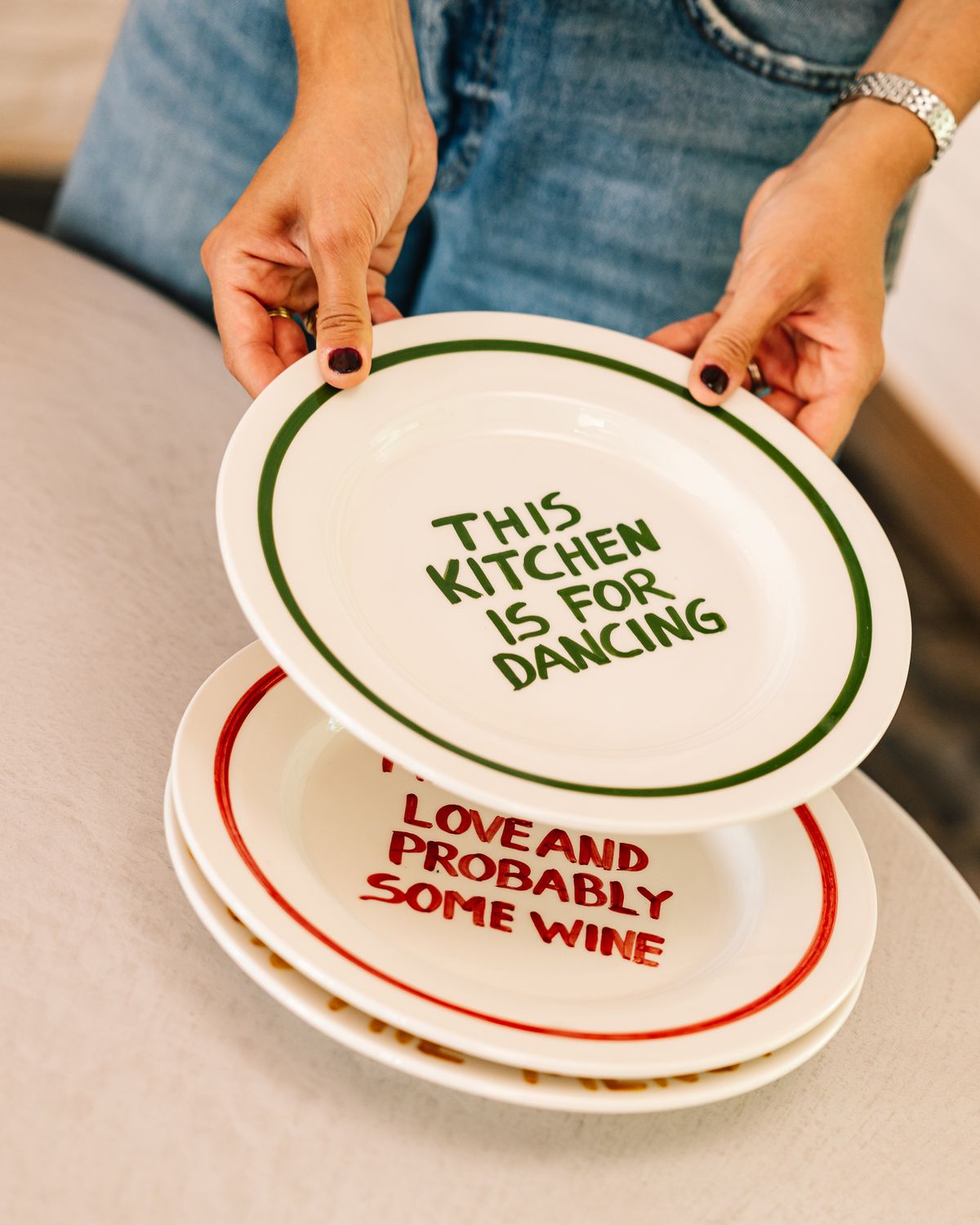 Studio Noticed   Bord "This Kitchen is for dancing"