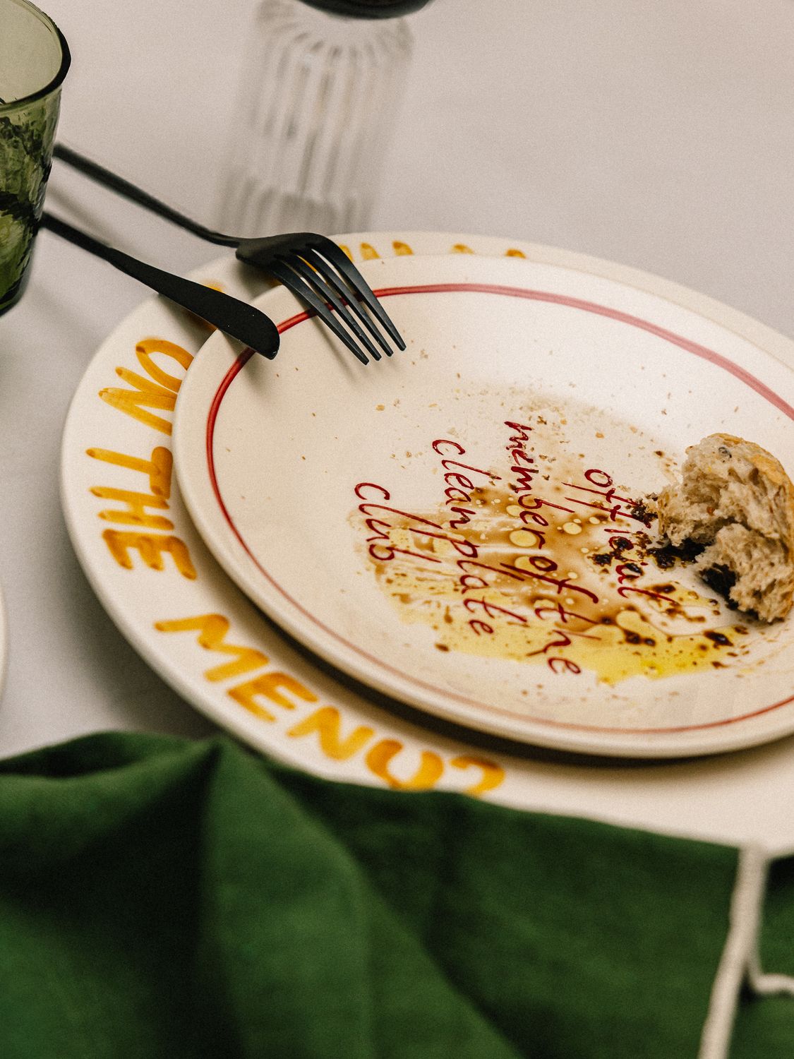 Studio Noticed   Ontbijtbord "Official member of the clean plate club" - Oosterlinck Home