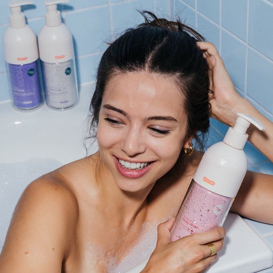 Wondr Liquid Body Wash in een heldere fles, verzorgingsproduct voor zachte en schone huid, geschikt voor dagelijks gebruik