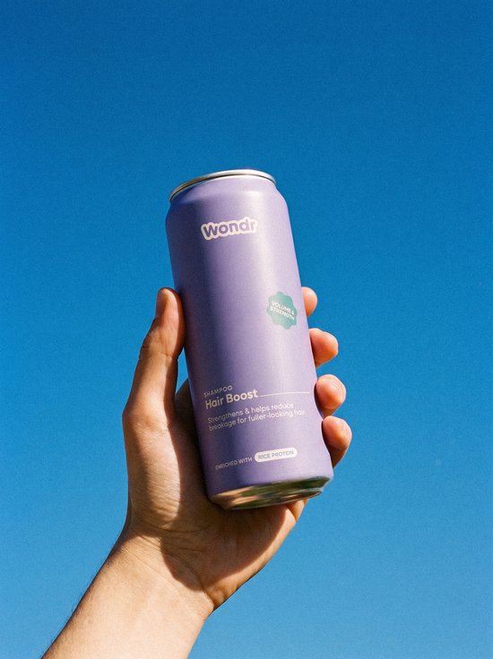 Wondr Liquid Shampoo in een heldere fles, geschikt voor verzorgingsproducten voor gezond haar en hoofdhuid.