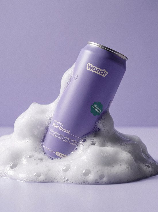 Wondr Liquid Shampoo in een fles, verzorgingsproduct voor haarverzorging, zichtbaar op de afbeelding.