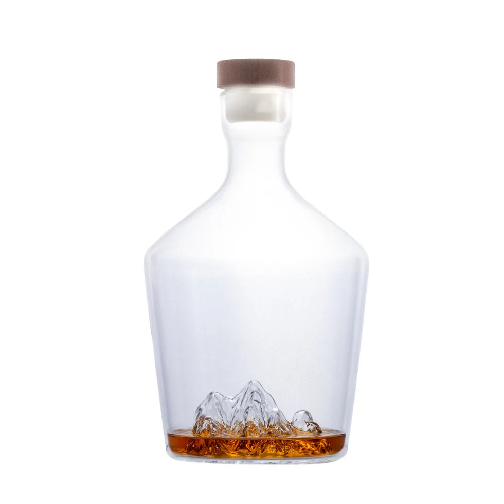 Vin Bouquet mountain wijnkaraf van glas, elegant glaswerk met gedetailleerd bergmotief voor wijnpresentatie