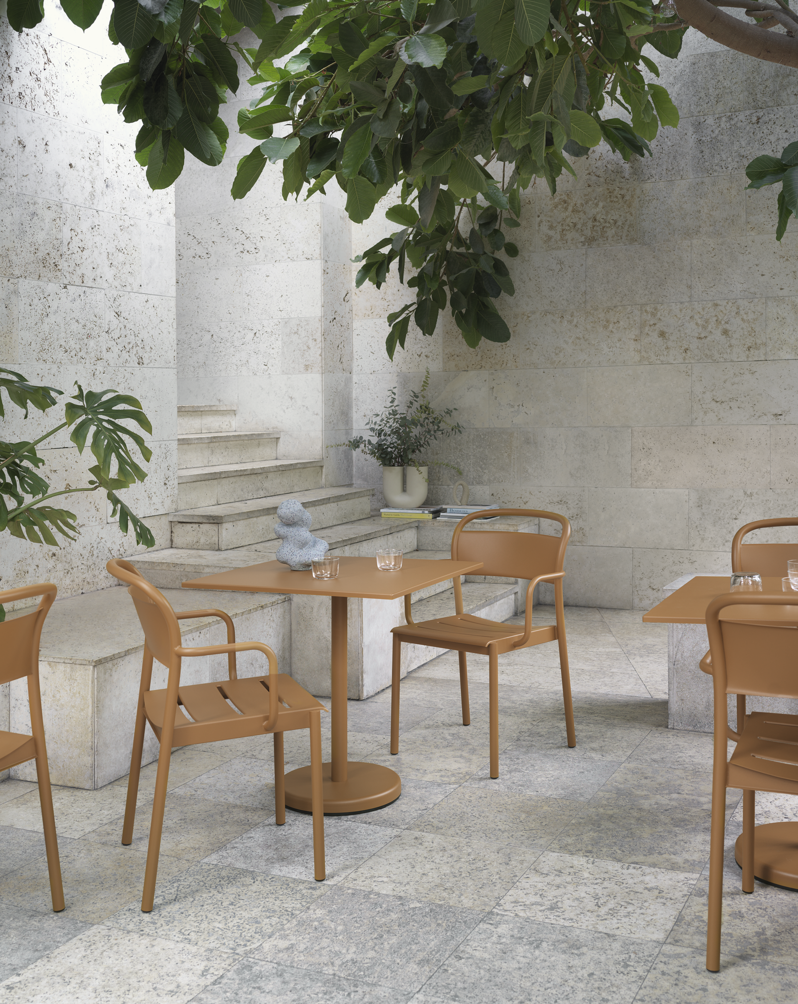 Muuto   Linear Steel armstoel  burnt orange / -50%