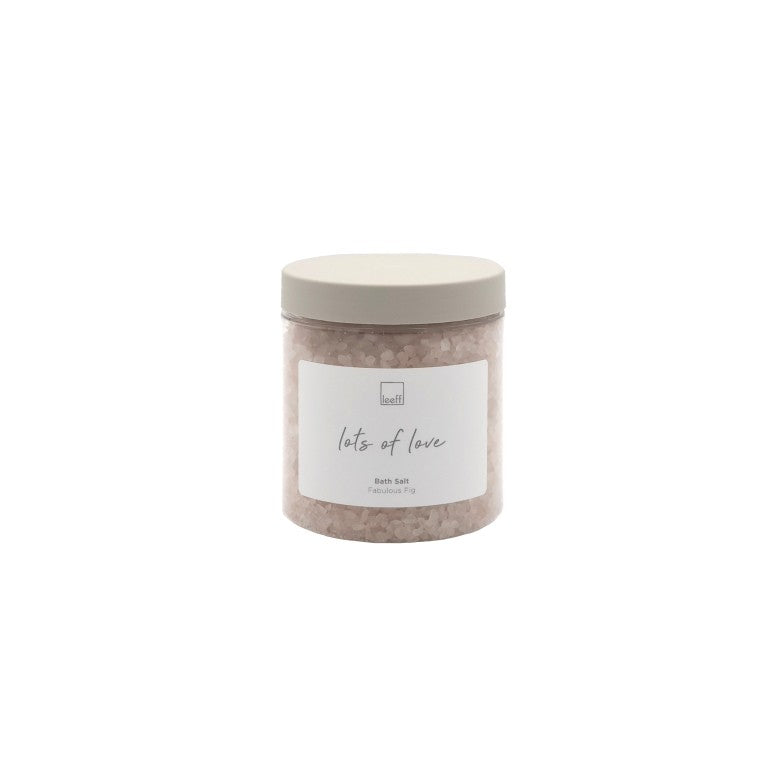 Leeff Badzoutjes 'Lots Of Love' verzorgingsproducten, close-up van het verpakking met roze en witte details