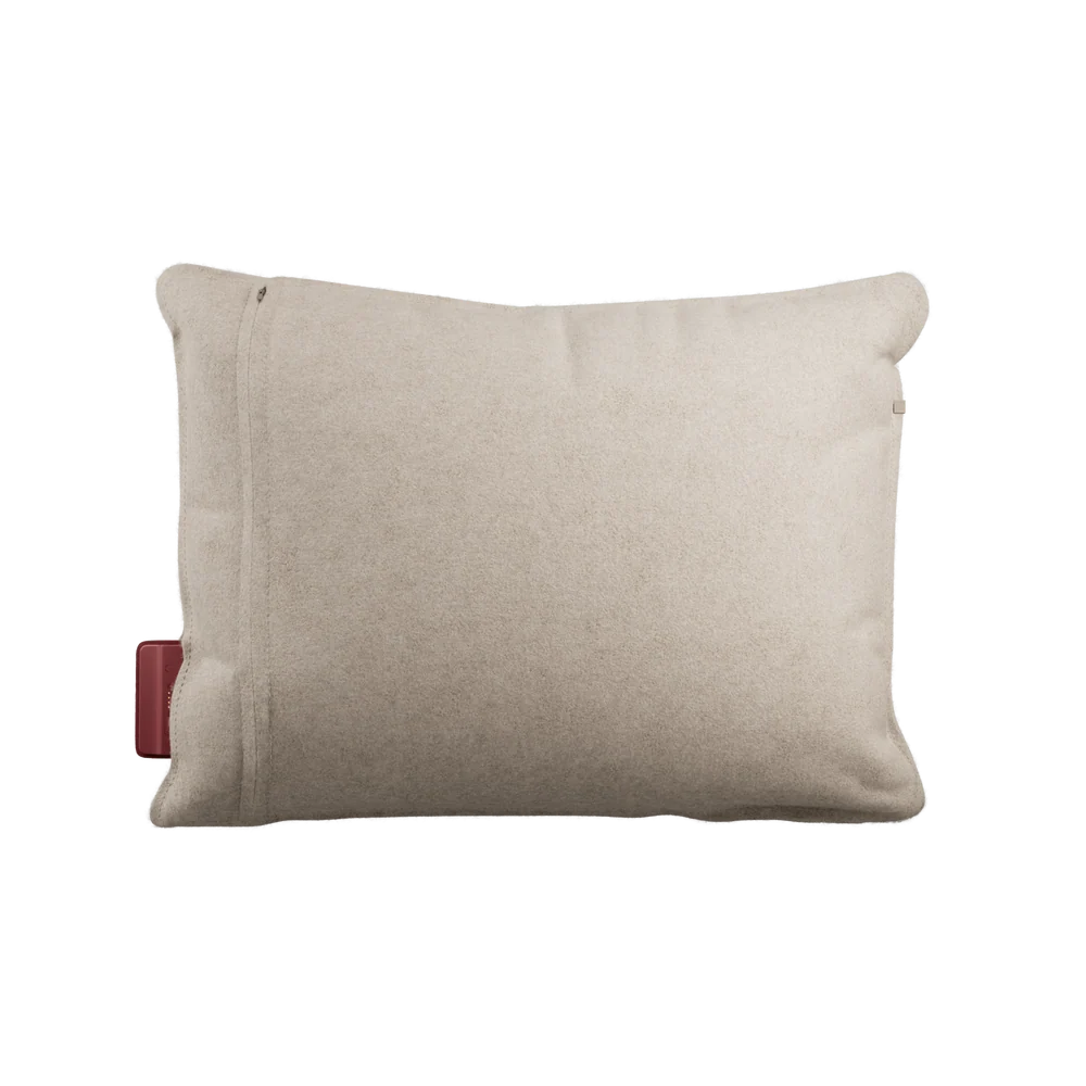 Stoov Ploov Flex oplaadbaar warmtekussen 45x60cm in zacht beige, zichtbaar met zachte stof en flexibele vorm.