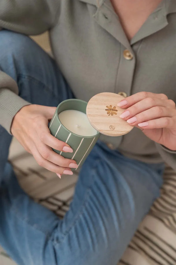 ZUSSS  Keramische geurkaars met houten deksel - varianten - Oosterlinck