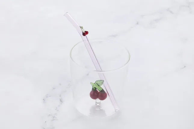 Point Virgule  Glas met kersen en strootje