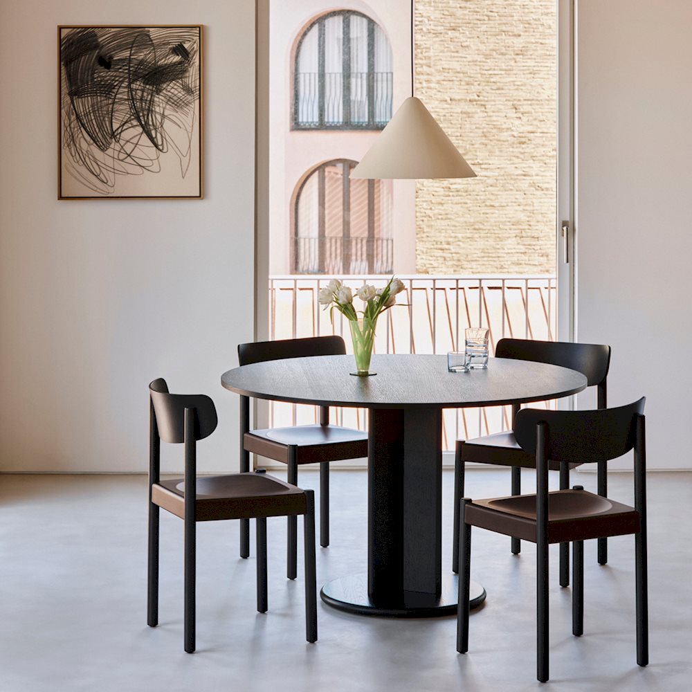 Hay  Chisel 29 ronde tafel met centrale poot