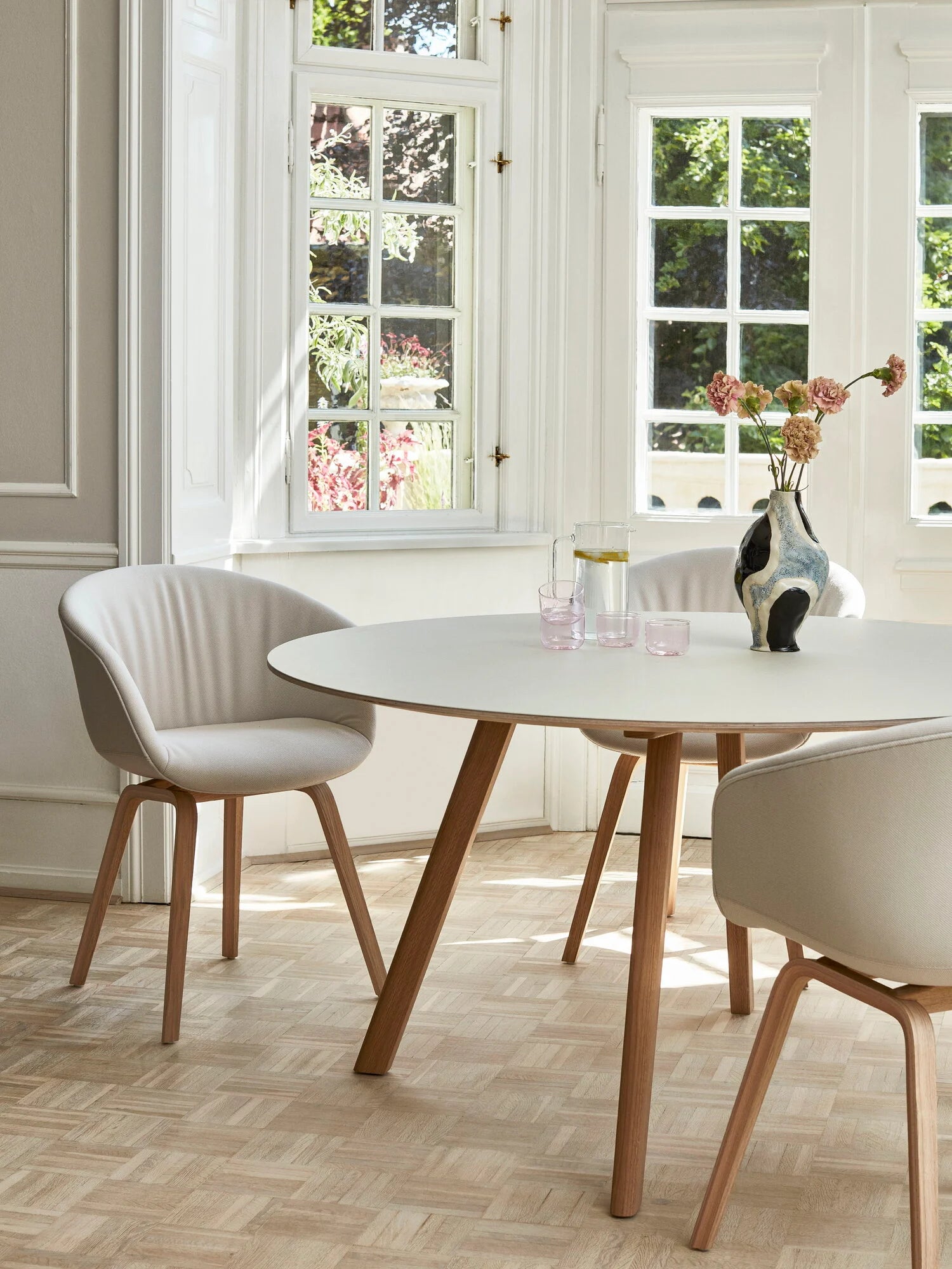 HAY   Cph25 tafel rond 140cm off white + eik / -40%