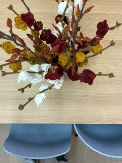 Gry & Sif   Branch with rusty red leaves 60cm
